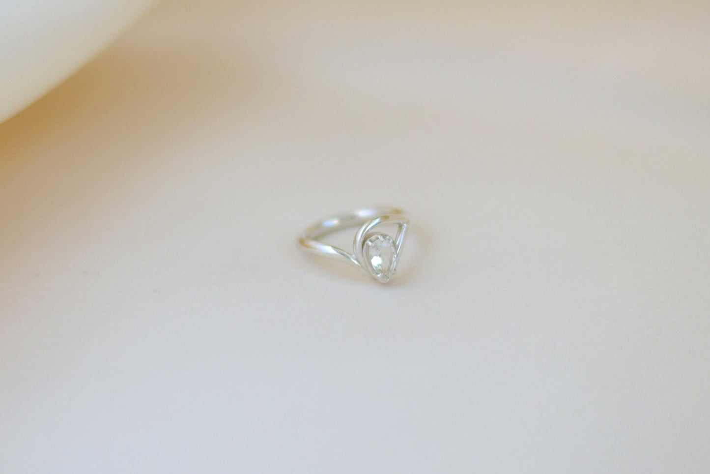 Solaris Ring - White Topaz