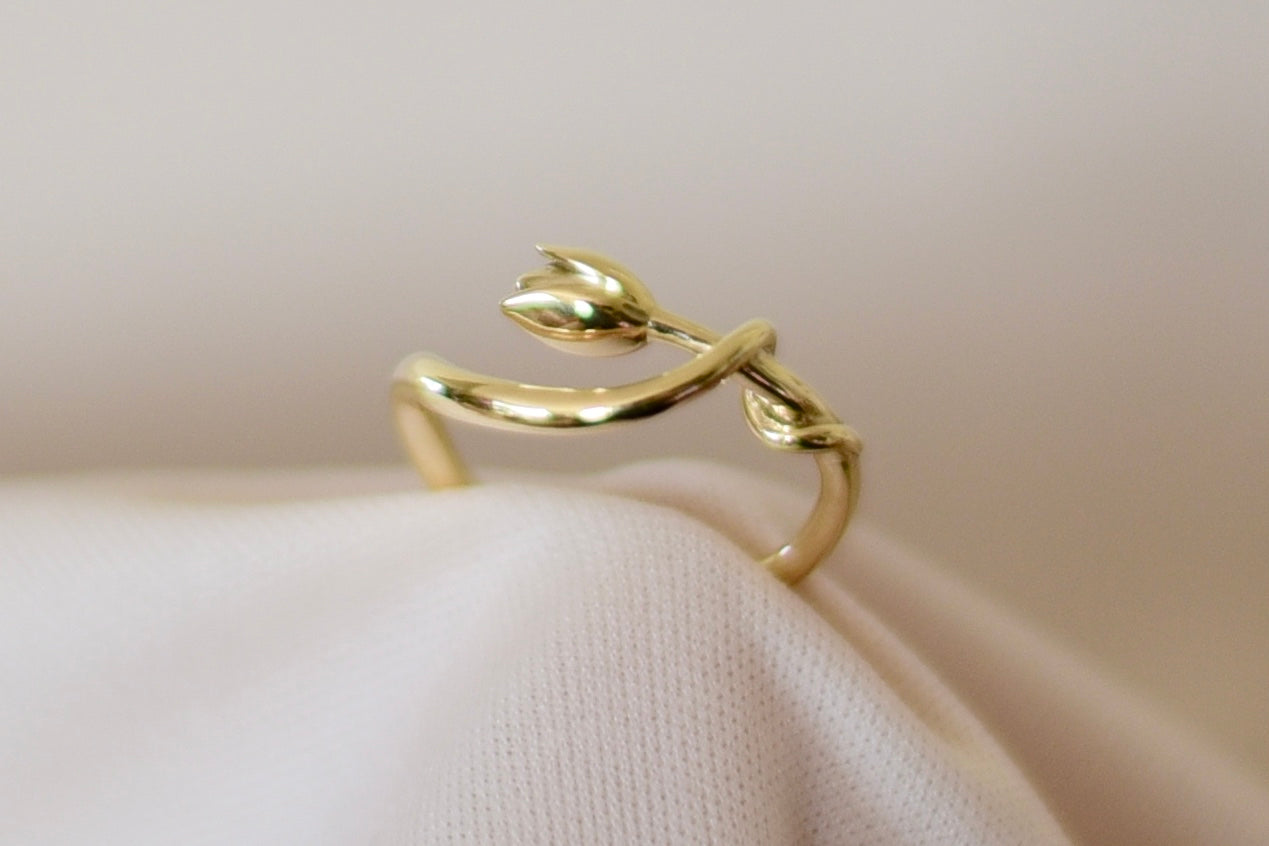 Handmade tulip ring in 9K gold, sculptural entwined art nouveau inspired design