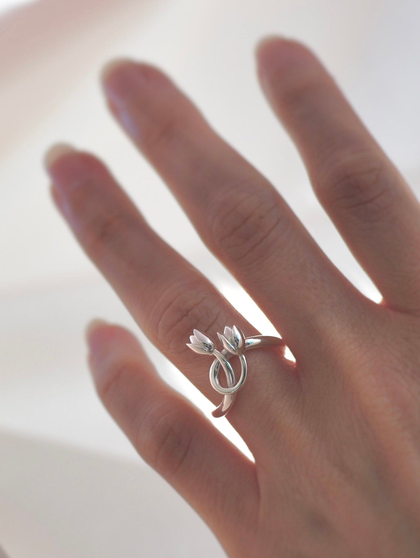 Amor Tulip Ring - 9k Gold