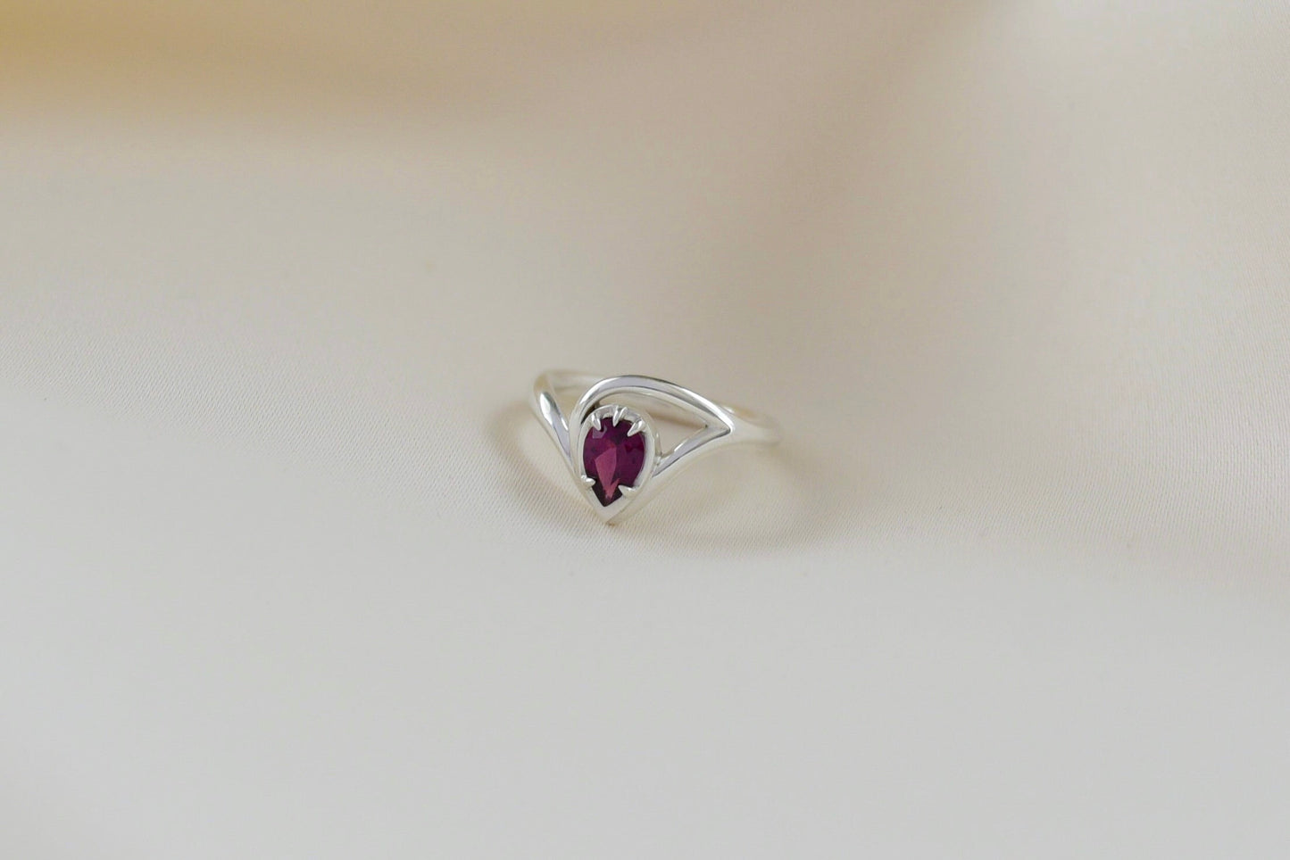 Solaris Ring - Garnet