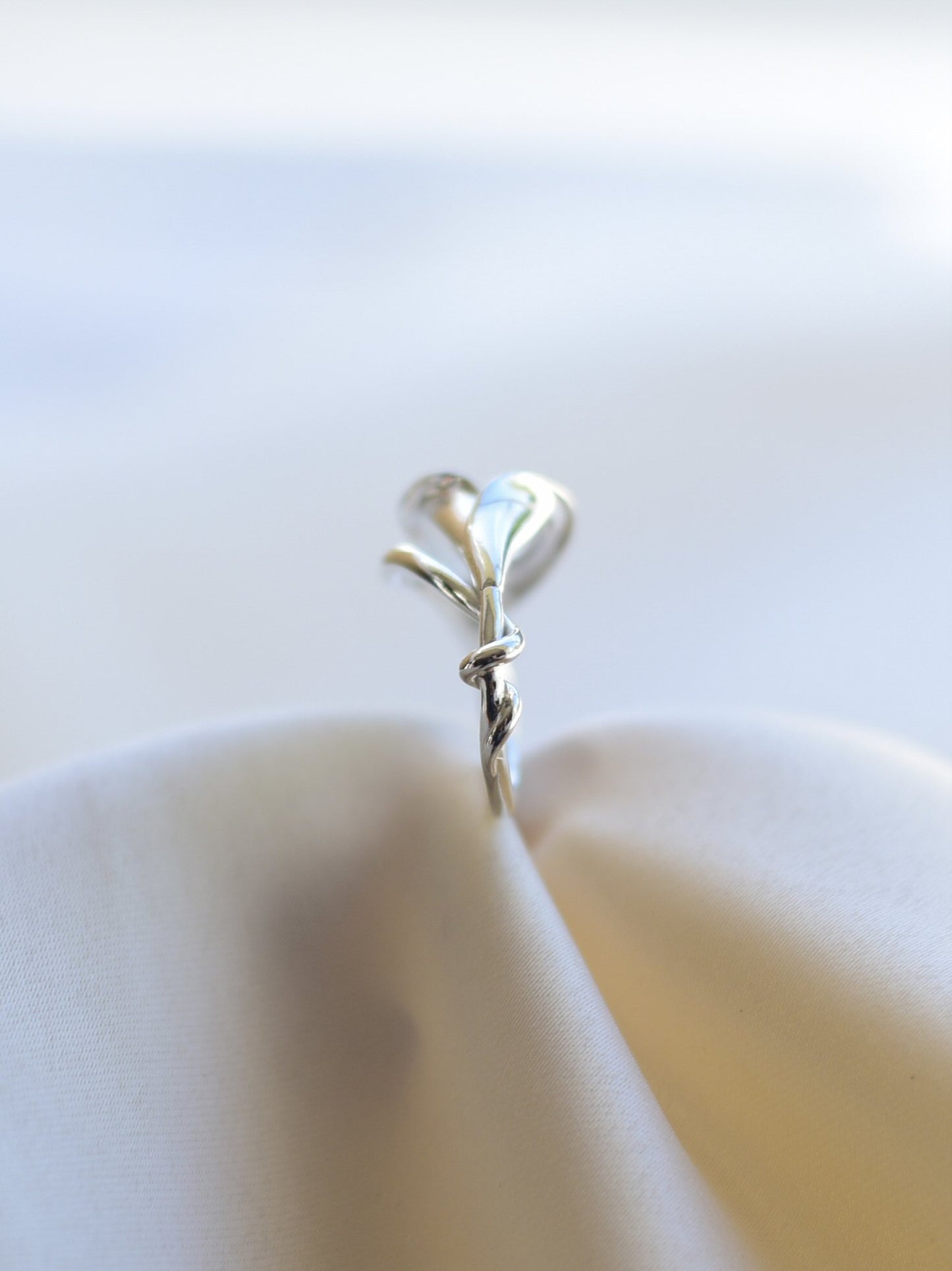 Entwined Lily Double Finger Ring