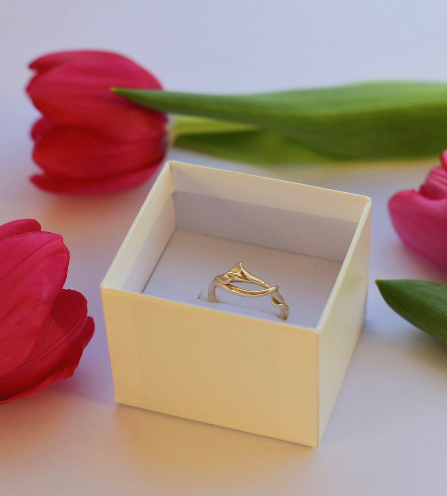 Entwined Lily Ring - Gold