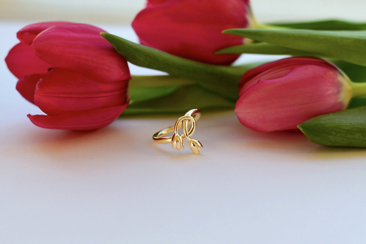 Amor Tulip Ring - 9k Gold