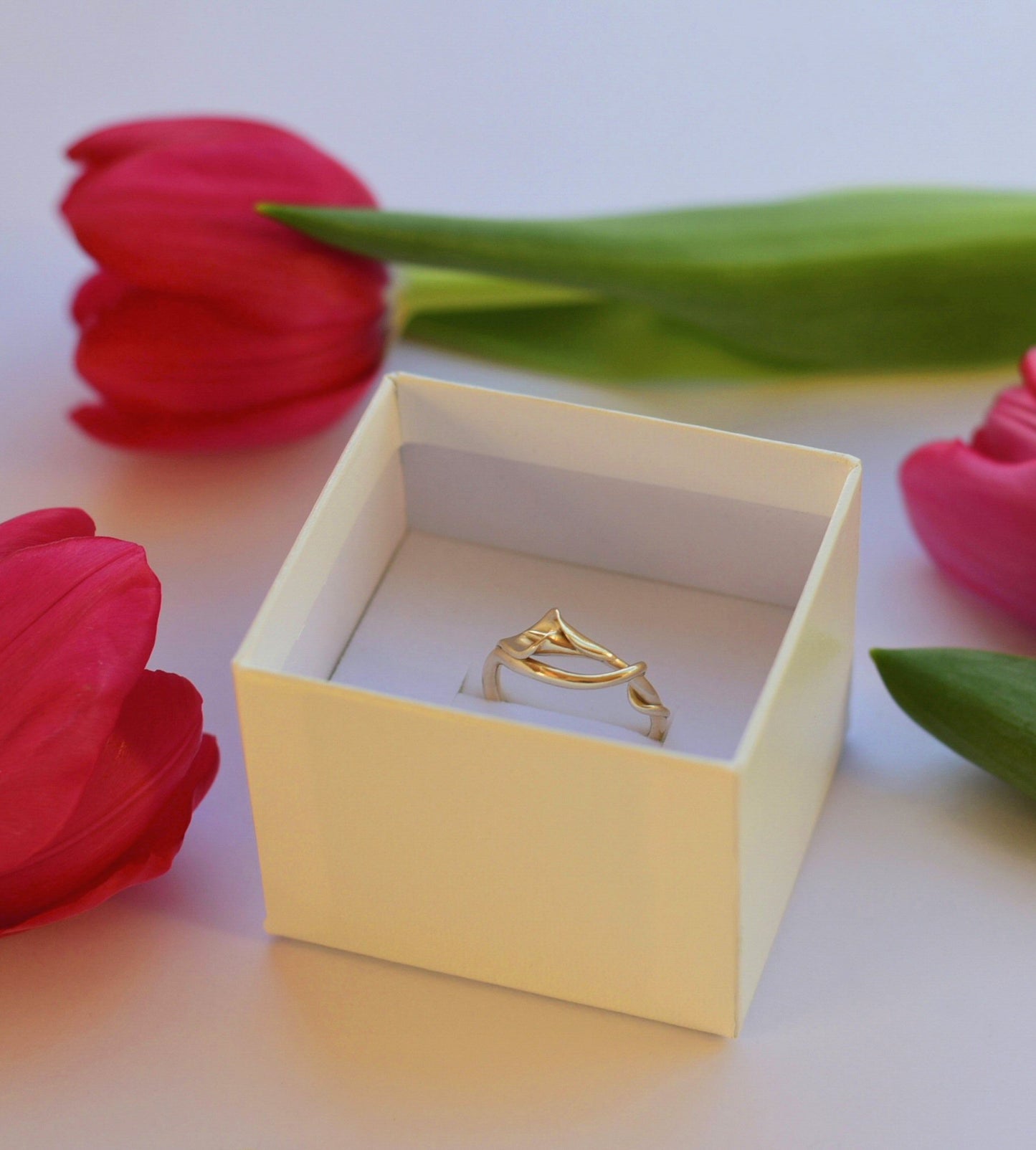 Entwined Lily Ring - 9k Gold