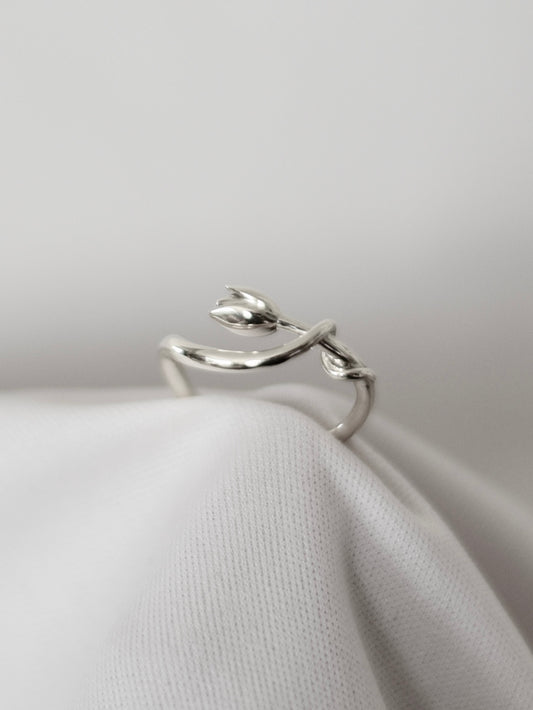 Entwined Tulip Ring